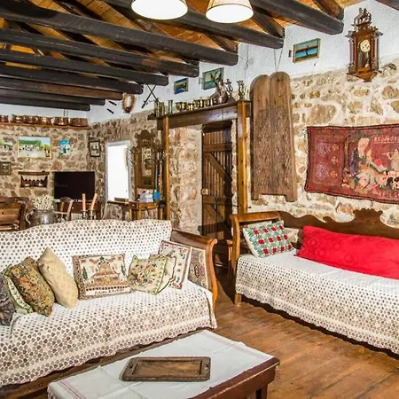 Vila Pontinos Old House *